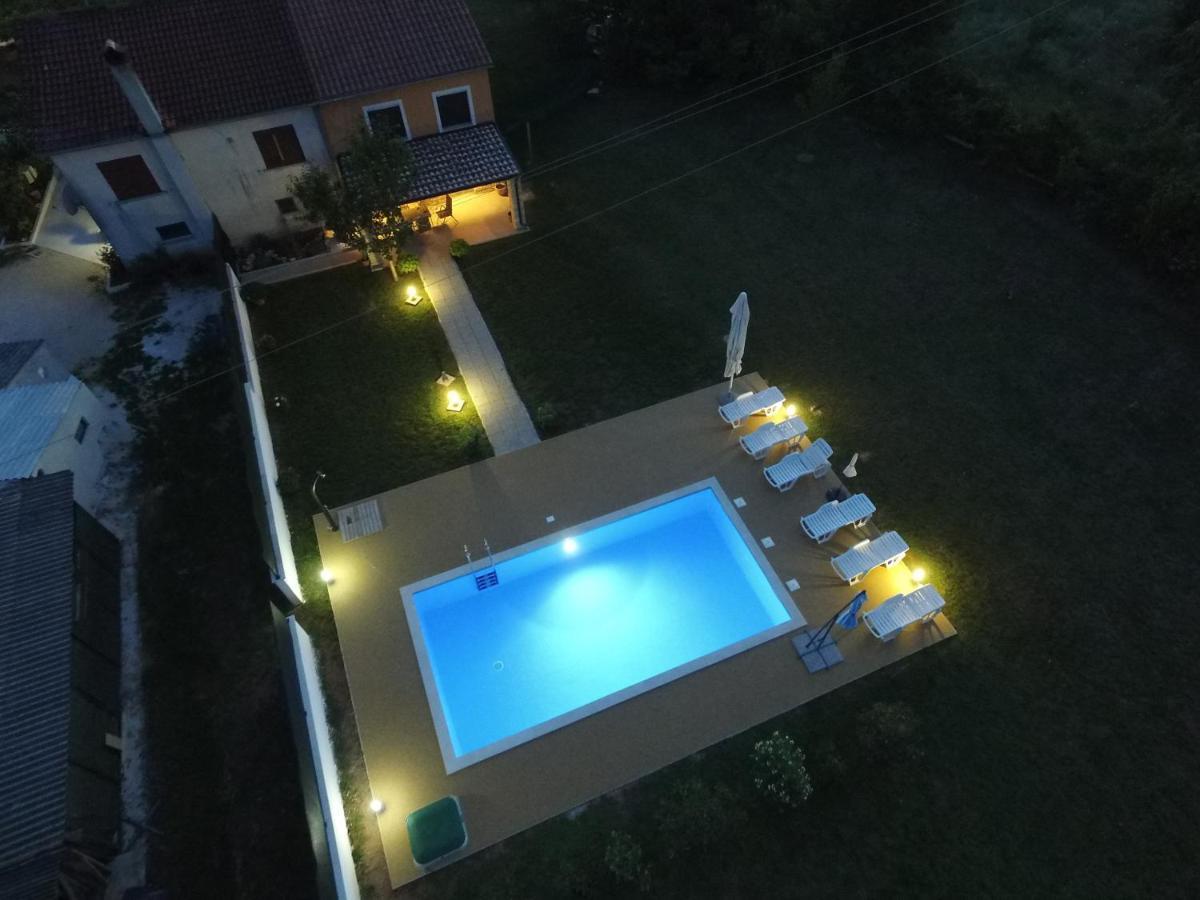 Holiday Apartment Ariella Krizanici Buitenkant foto