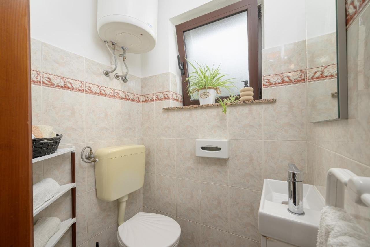 Holiday Apartment Ariella Krizanici Buitenkant foto