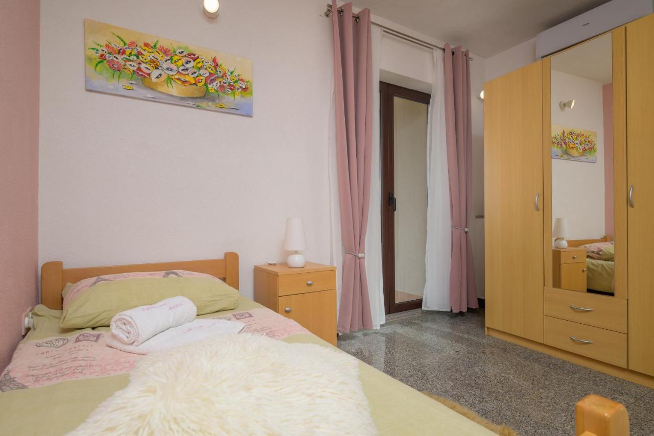 Holiday Apartment Ariella Krizanici Buitenkant foto